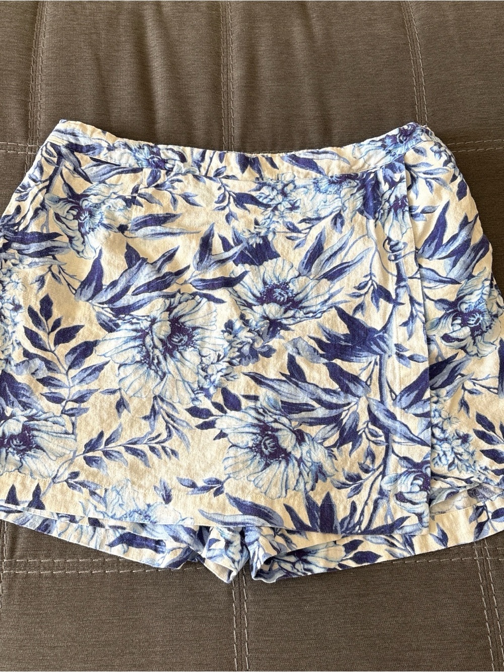 Ellen Tracy Blue and White Floral linen blend Skort Short XL